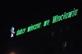 Neon "Dobry wieczór we Wrocławiu" sławiony będzie piosenką [wideo]