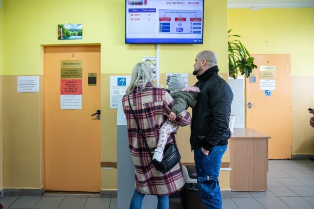 W Oddziale Paszportów w Białymstoku, na razie, nie ma wielkich kolejek. Dziennie załatwianych jest około 180 osób. W punktach w Łomży i Suwałkach w marcu złożono najmniej wniosków o paszport od początku roku