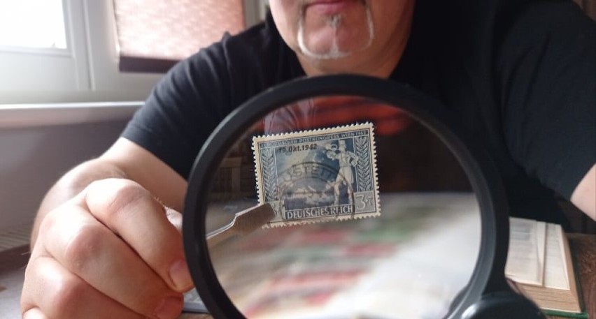 Sebastian Lewczuk prezentuje unikatową serię znaczków