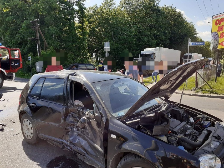 Wypadek z udziałem motocyklisty w Pruszczu. Kierowca jednośladu z licznymi obrażeniami [zdjęcia]