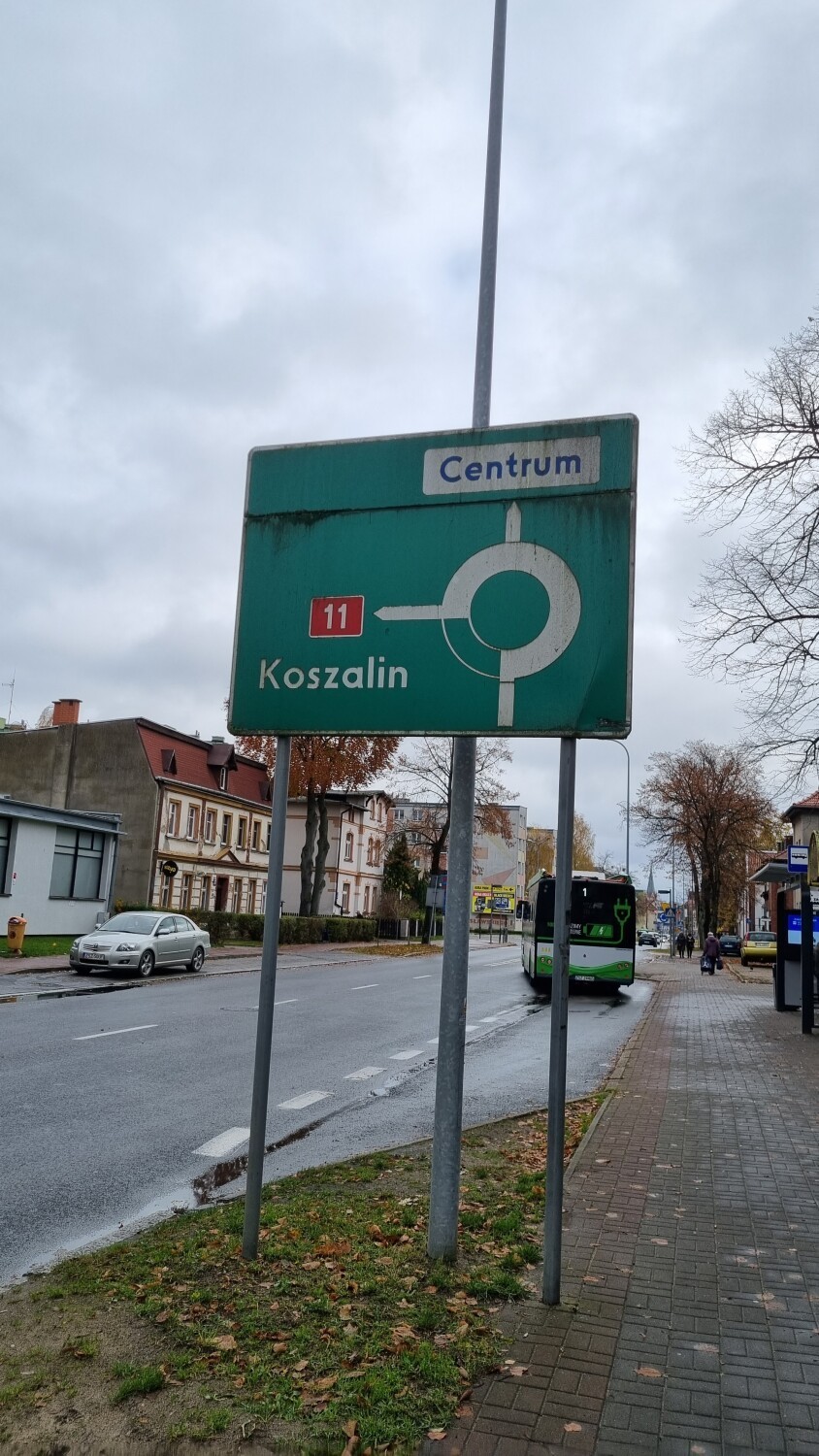 Znakom drogowym w Szczecinku przydałaby się mała kosmetyka [zdjęcia]