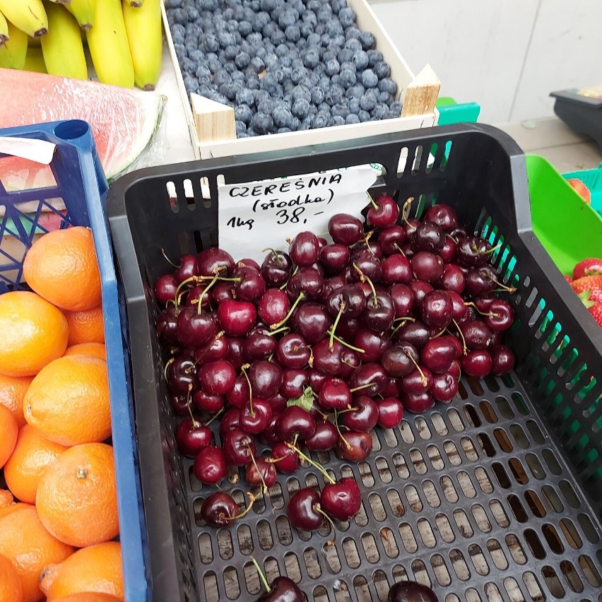 Czereśnie wyglądają kusząco - cena 38 złotych za kilogram