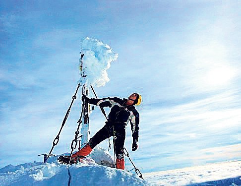 Michał Czerwiński na jednym ze szczytów. Tam prawie dosięgał nieba