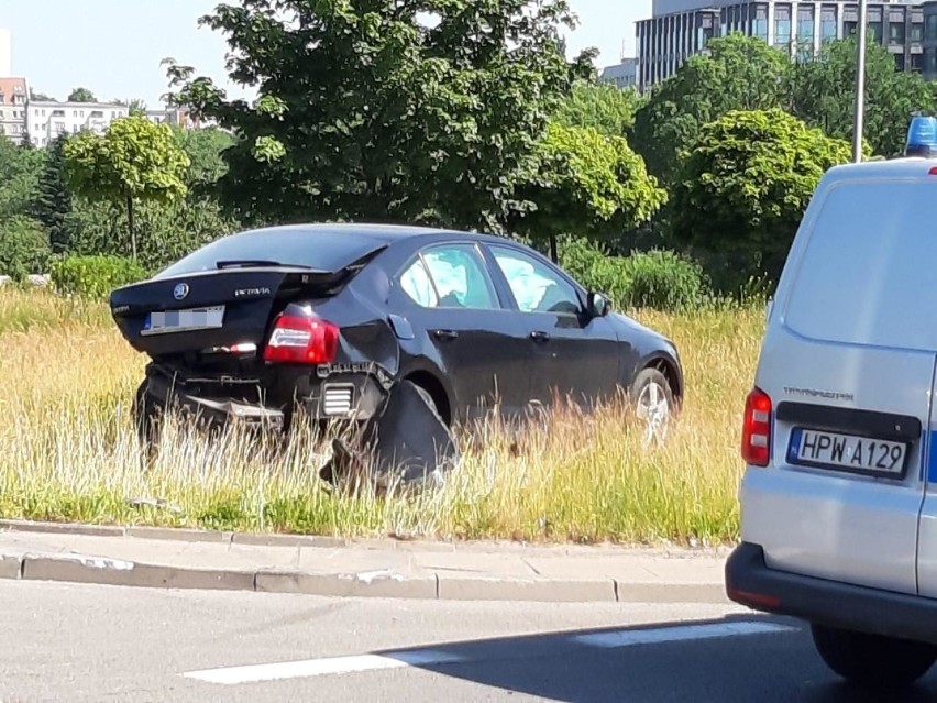 Zderzenie dwóch samochodów na Mieszka I w Szczecinie