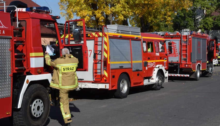 Pożar w hali przemysłowej w Wieluniu. 11 zastępów straży w akcji 