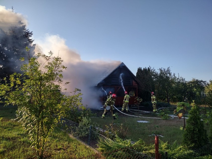 Pożar drewnianego domku na terenie Rodzinnych Ogródków...