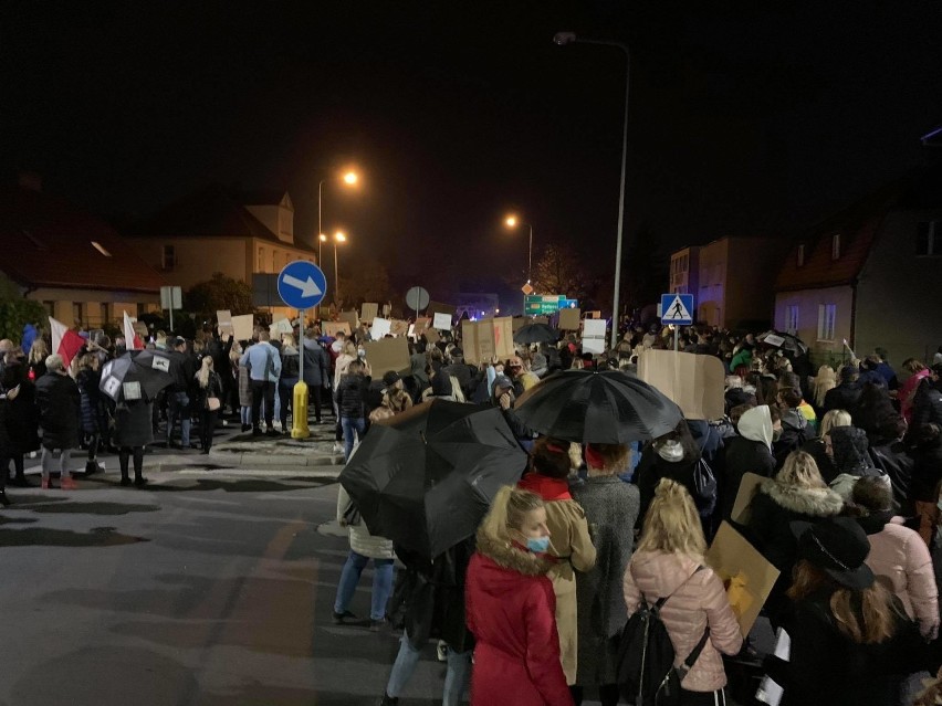Tuchola. Blisko tysiąc osób przyłączyło się do ogólnopolskiego protestu [zdjęcia]