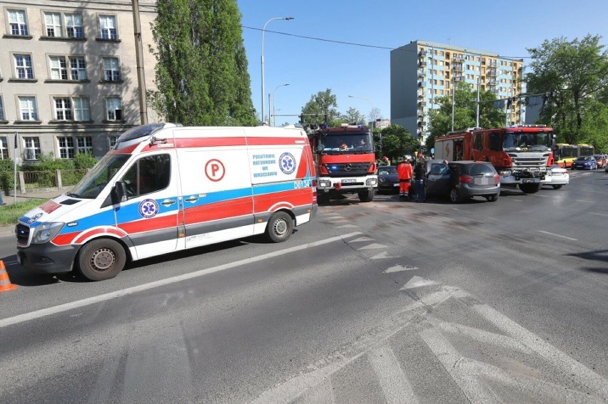 Wypadek koło Aquparaku we Wrocławiu. Interwencja ZRM