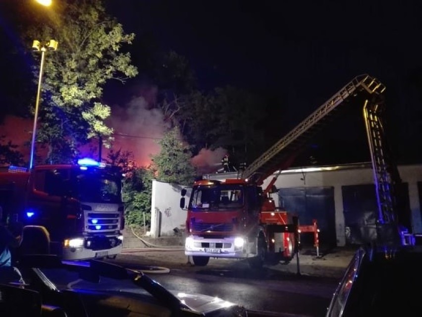 Do dużego pożaru w Żarach przy ul. Szpitalnej doszło we...