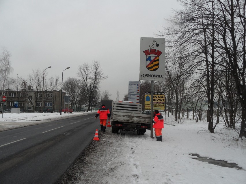 Sosnowiec: pierwsze &quot;witacze&quot; już stoją