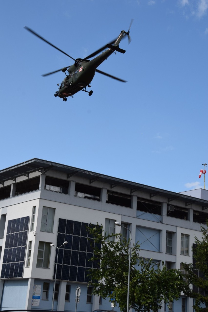 Wojskowy helikopter lądował na szpitalu w Szczecinku [zdjęcia]