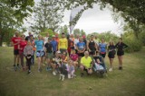 Park Run na Wyspie przyciąga fanów ruchu na świeżym powietrzu - czyli bieg, trucht lub "kijkowanie"