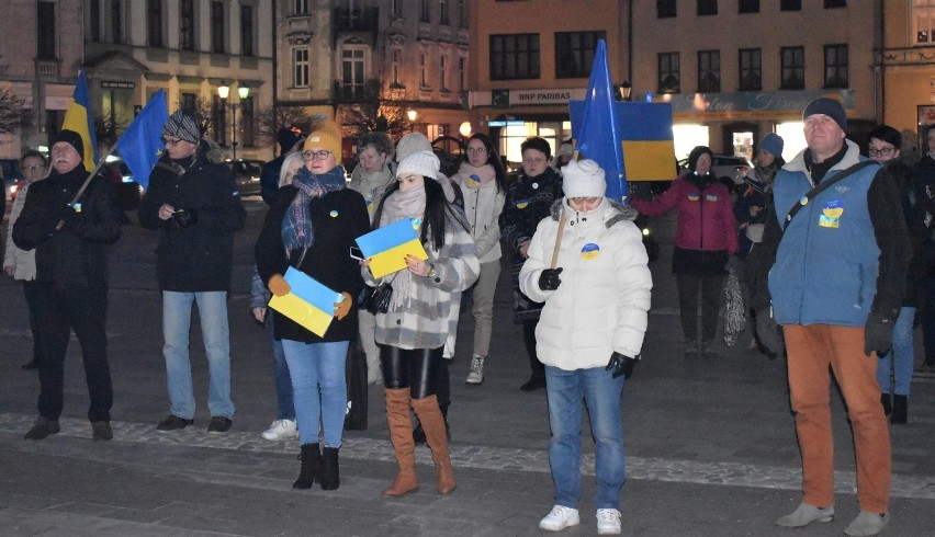 Na Rynku w Oświęcimiu odbył się protest przeciwko napaści na...