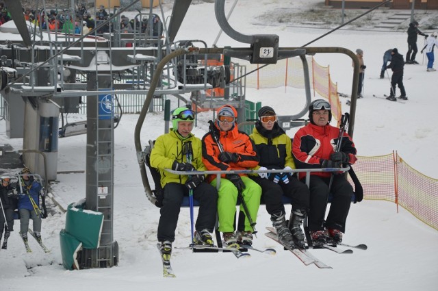 W tym sezonie ośrodek na górze Kamieńsk odwiedzają narciarze z całego województwa i chwalą sobie warunki na stoku