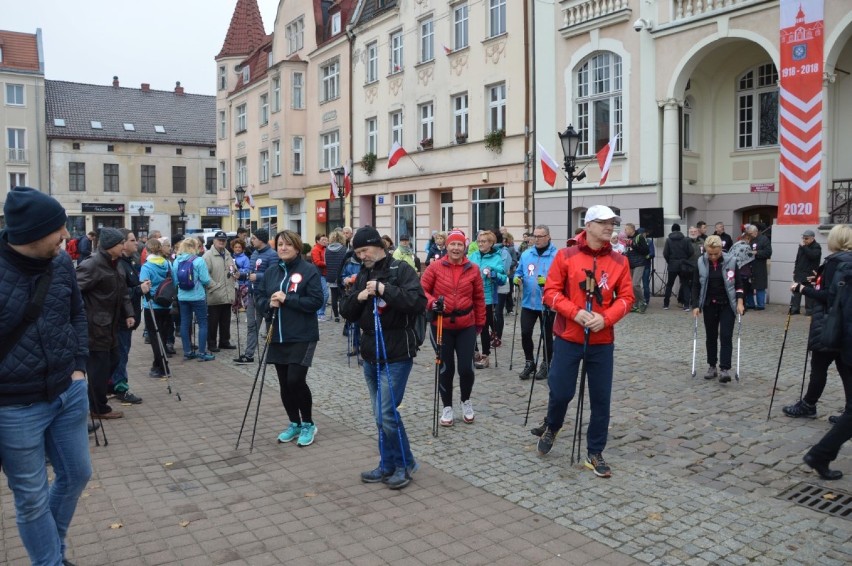 Niepodległościowy marsz nordic walking w Wejherowie [ZDJĘCIA]