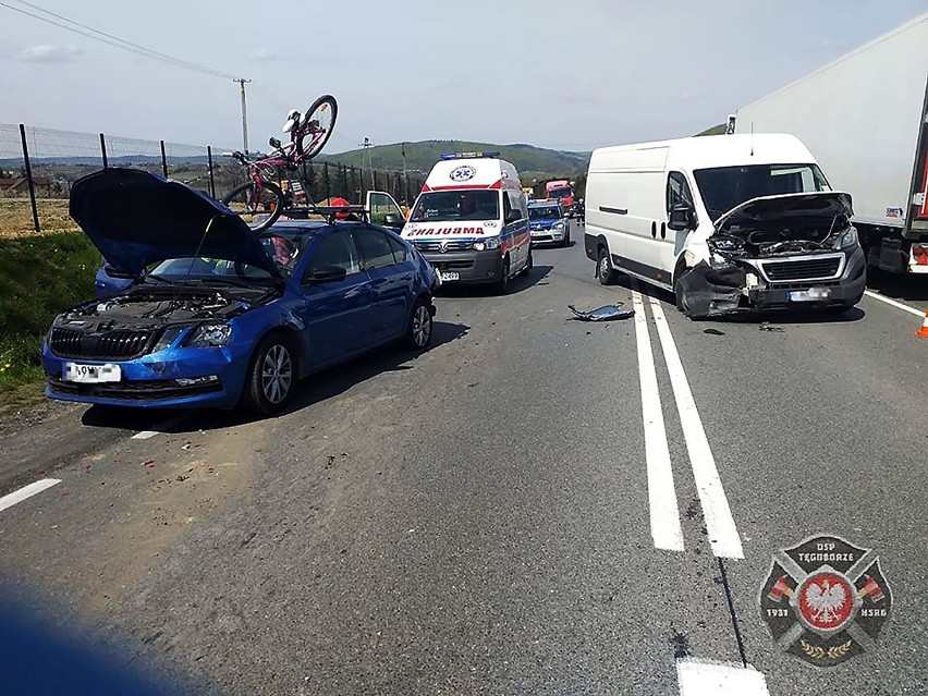 Wypadek na drodze krajowej 75 i dwa pożary nad jeziorem Rożnowskim