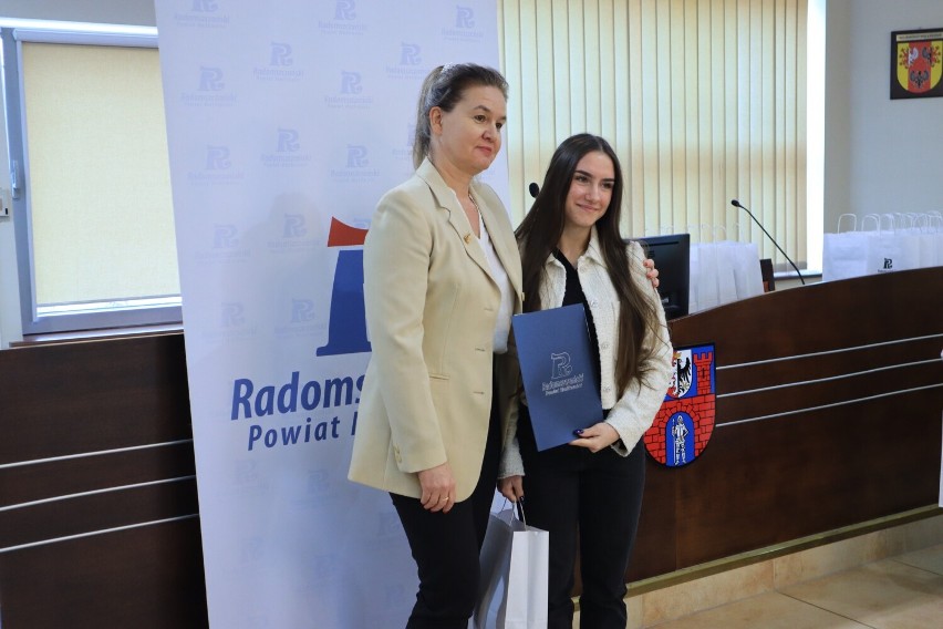Sportowcy z Radomska i powiatu otrzymali nagrody za wyniki od władz powiatu radomszczańskiego. ZDJĘCIA