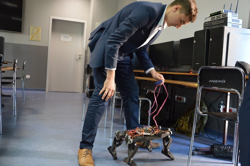 Koło naukowo-techniczne działa w ZSP nr 1, czyli w Mechaniku. Młodzi ludzie budują robota, który wyręczy człowieka w pracy fizycznej