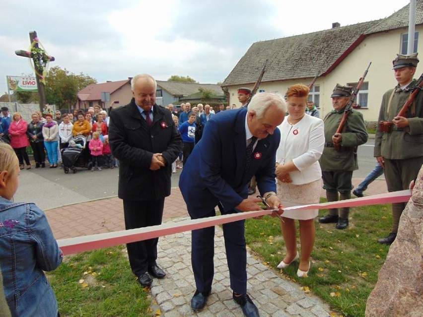 Tablica pamięci w Wyszynach. Uczczono dwie setne rocznice (ZDJĘCIA)