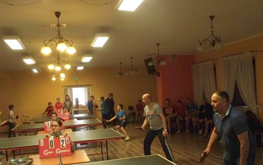 Miejsko - gminny turniej tenisa stołowego LZS z okazji Święta Niepodległości