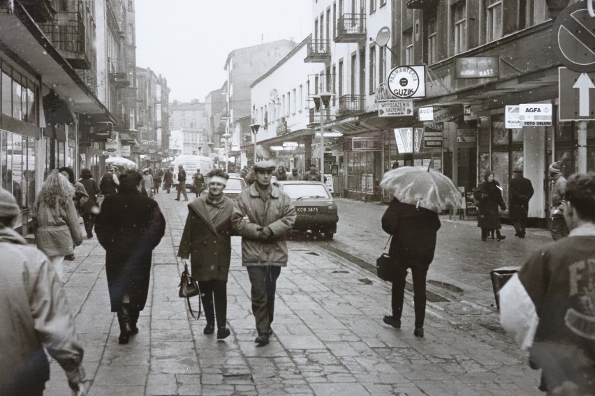 To był zwykły dzień w Sosnowcu... choć w PRL-u i na początku lat 90. Zobacz ZDJĘCIA miasta sprzed kilkudziesięciu lat! 