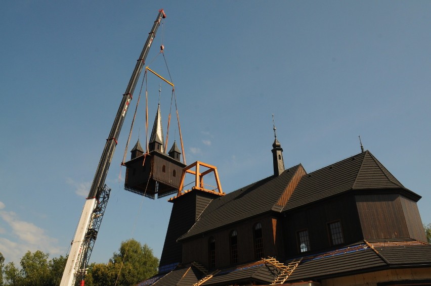 Kraków. Kościół na Woli Justowskiej ma już nowy hełm na wieży [ZDJĘCIA]
