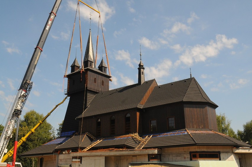 Kraków. Kościół na Woli Justowskiej ma już nowy hełm na wieży [ZDJĘCIA]