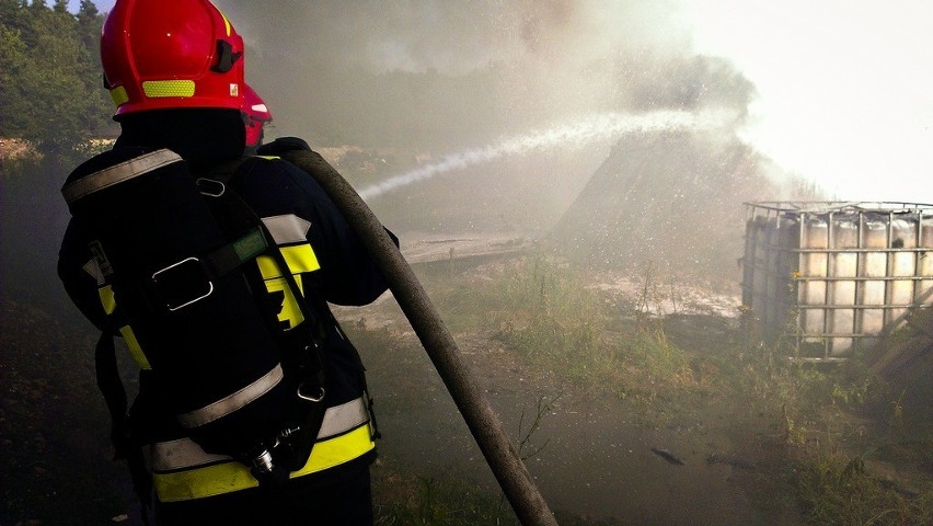 Trzebinia. Pożar w zakładzie zajmującym się rozlewaniem oleju.