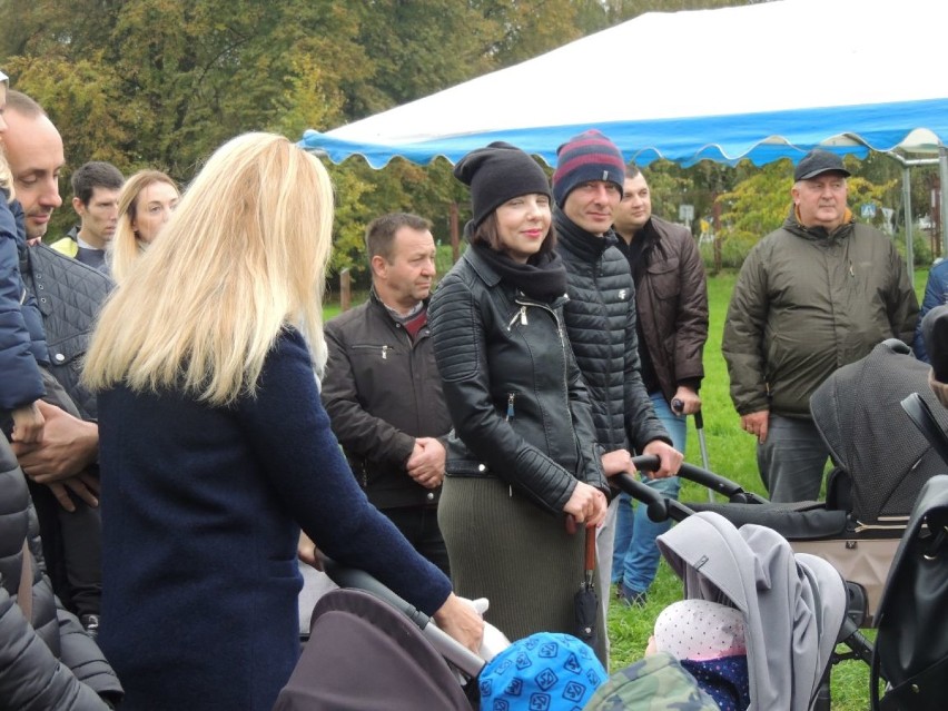 Sadzenie drzew w ramach akcji „Jedno dziecko - jedno drzewo” w parku Matysiaka [ZDJĘCIA] 