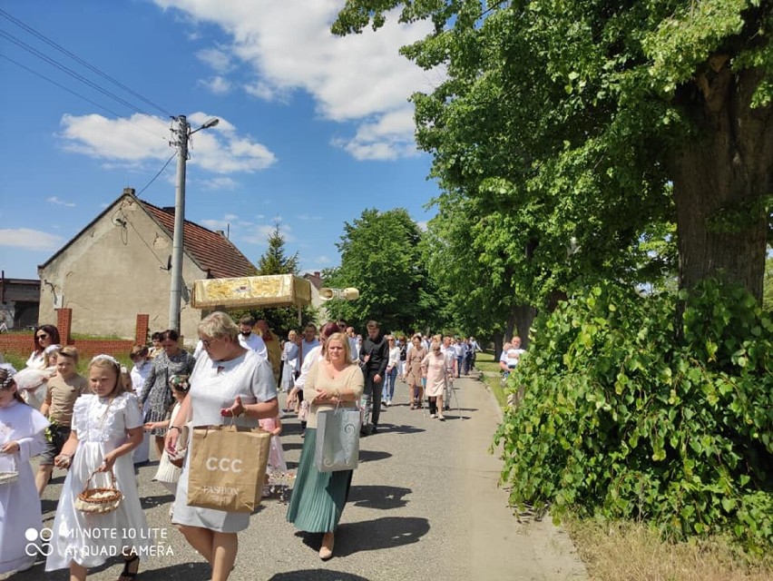 Boże Ciało w parafii Rozesłania Świętych Apostołów w Brzeziu