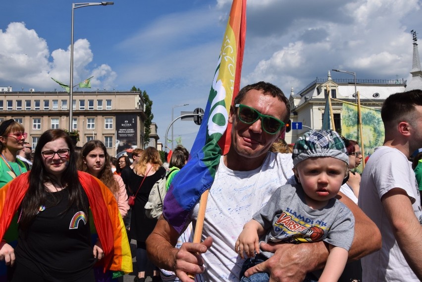 Zielona Góra. Kolorowy II Marsz Równości przeszedł ulicami naszego miasta. Byliście na wydarzeniu? Zobaczcie zdjęcia z akcji! [ZDJĘCIA]