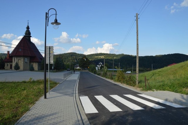 Nowe chodnik, oświetlenie i nawierzchnia. Tak teraz wyglądają ulice w Żbikowicach