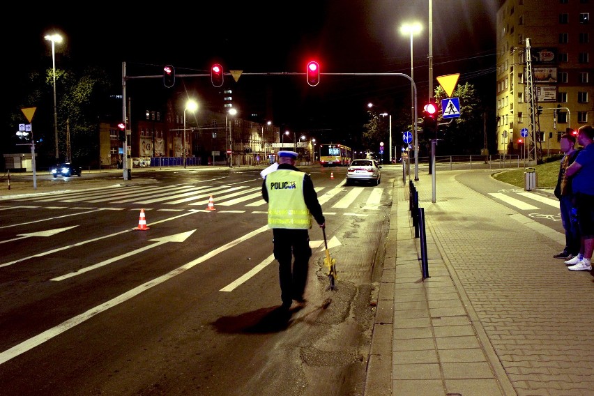 Wypadek na Piłsudskiego w Łodzi. Samochód potrącił 16-latkę na przejściu dla pieszych [ZDJĘCIA]