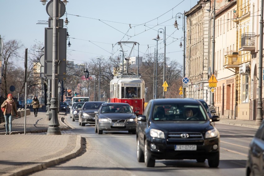 Zabytkowy tramwaj będzie jeździł po Bydgoszczy nową trasą. By było więcej chętnych