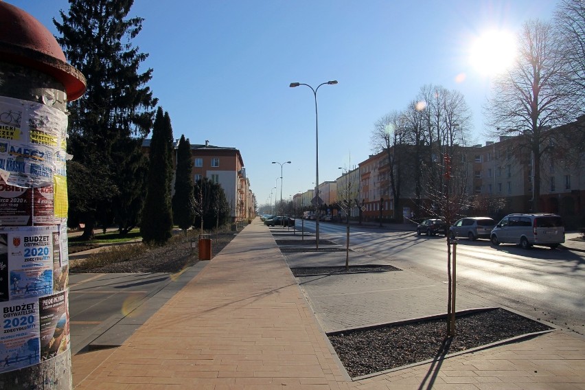 Miasto w obliczu zagrożenia koronawirusem. W niedzielę mieszkańcy Kraśnika zostali w domach. Zobacz zdjęcia!