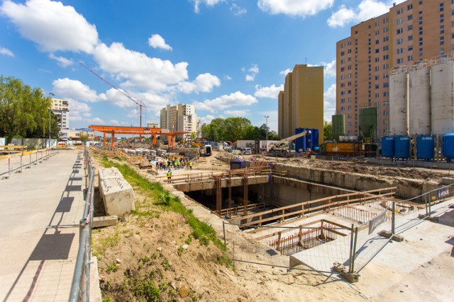 Nowe centrum handlowe na Targówku? Władze dzielnicy zaprezentowały mieszkańcom plan miejscowy dla północnej części Targówka Mieszkaniowego. Wszystko wskazuje na to, że w pobliżu powstającej stacji II linii metra na Targówku pojawi się nowy kompleks handlowy na wzór Galerii Wileńskiej przy stacji M2 Dworzec Wileńśki czy CH Land przy stacji M1 Służew. Szczegóły w artykule poniżej.