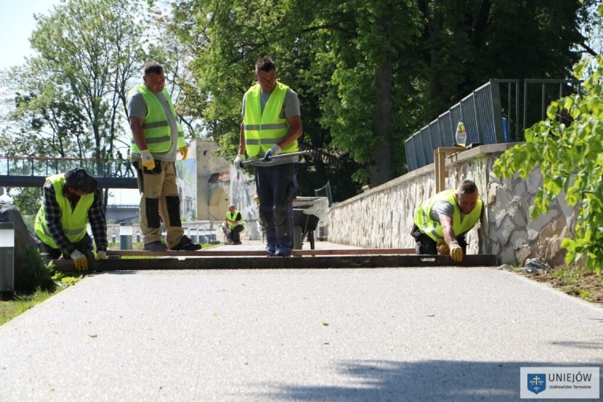 Bulwary w budowie. Uniejowski urząd apeluje o przestrzeganie zakazu wstępu na teren do czasu zakończenia prac ZDJĘCIA