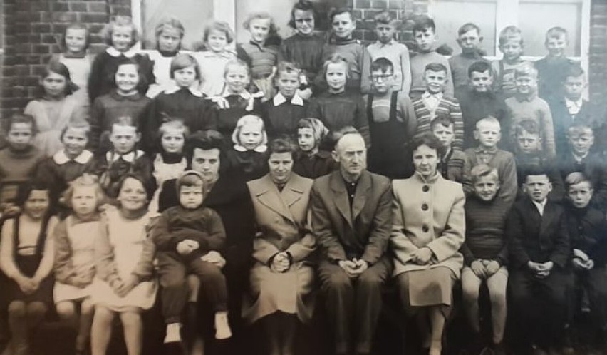Stefania Terakowska w szkole z rocznikiem 1950 r. i 1951 r.