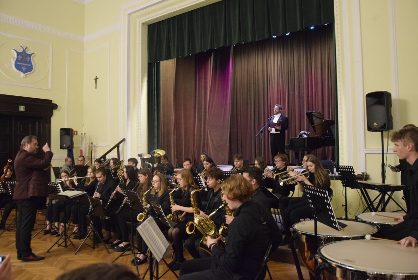 Charytatywny koncert dla Mieszka Chojnackiego odbył się w sobotni wieczór w skierniewickim starostwie