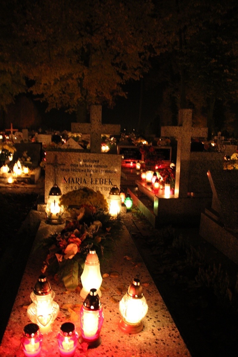 Sycowski cmentarz o zmierzchu