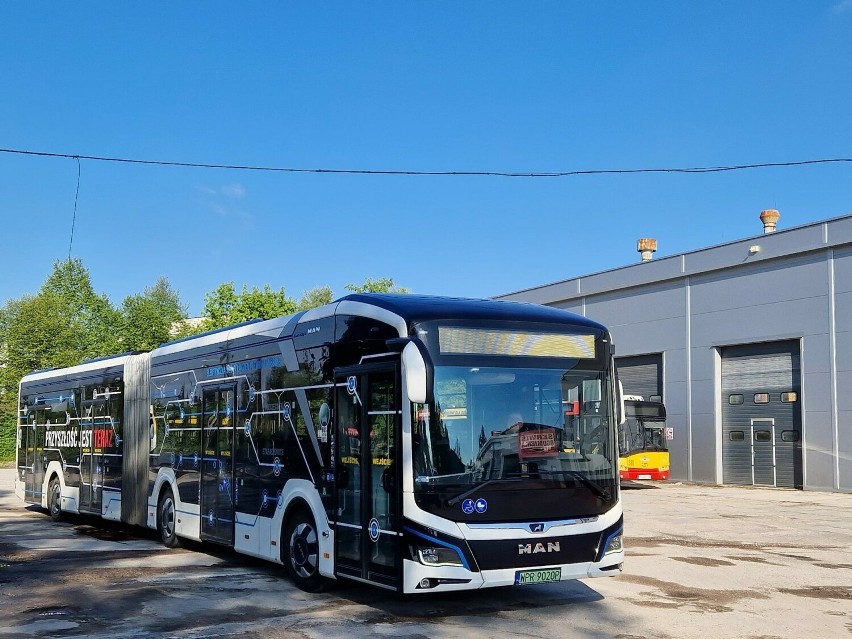 Pierwszy elektryczny autobus na ulicach Kielc. To MAN ze Starachowic. Testuje go Miejskie Przedsiębiorstwo Komunikacji  