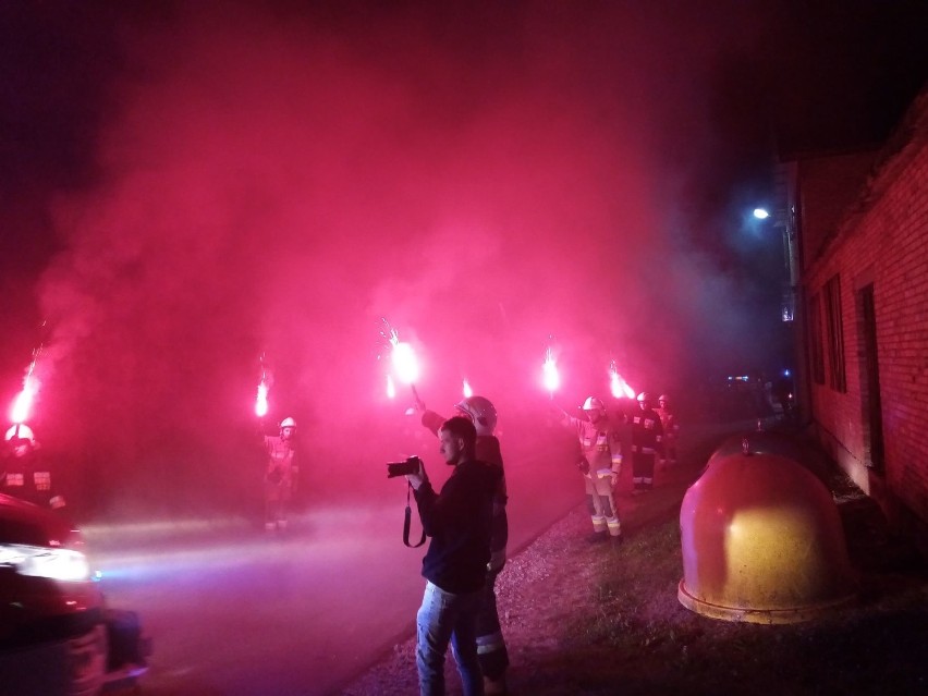 Strażacy ochotnicy z Lipnicy Dolnej powitali nowy wóz. To "nówka" z salonu, radości nie było końca [FOTORELACJA]