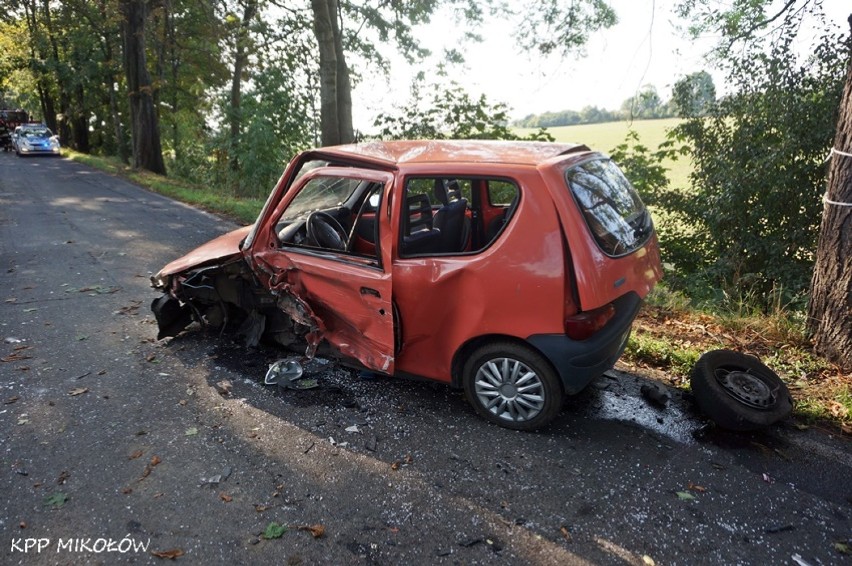 Tragiczny wypadek w Mikołowie. Dwie osoby nie żyją, trzy są w szpitalu. Zderzenie samochodów na Sosnowej