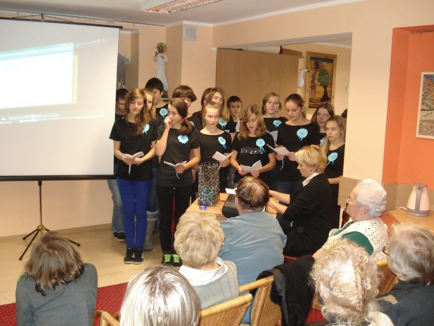 Rumia: Uczniowie z gimnazjum w Caritas