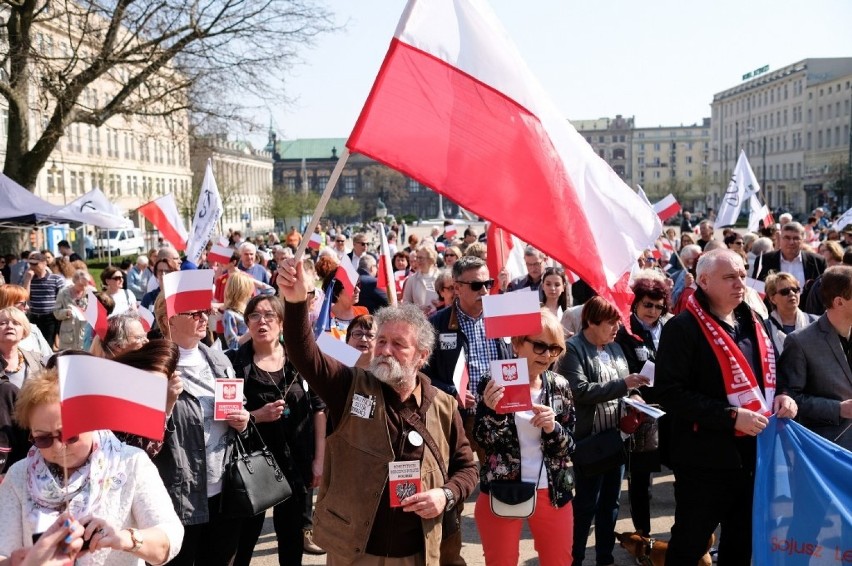 Pikieta KOD w Poznaniu: Konstytucja to dla nas akt najwyższy