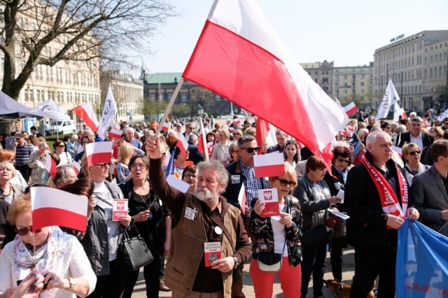 Pikieta KOD w Poznaniu: Konstytucja to dla nas akt najwyższy