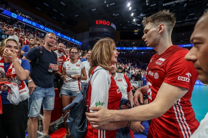 Kibice na meczu siatkarzy Polska - Chiny. Biało-czerwone trybuny w hali Ergo Arena ZDJĘCIA