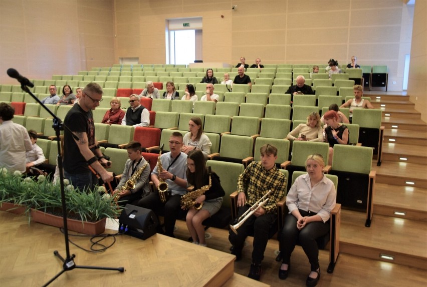 Zbąszyń: Koncert debiutów. Koncert uczniów klas pierwszych...