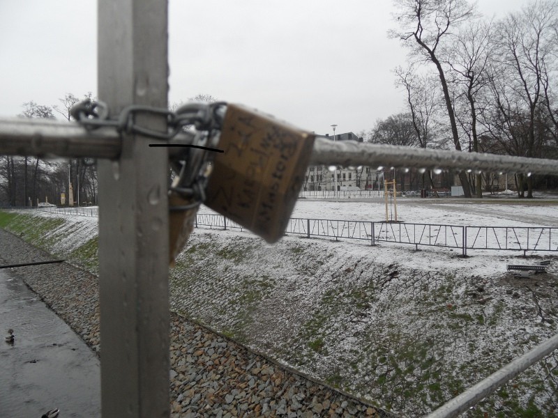 Ta kłódka dedykowana jest Zuzi. A może Zuzia ją powiesiła?...