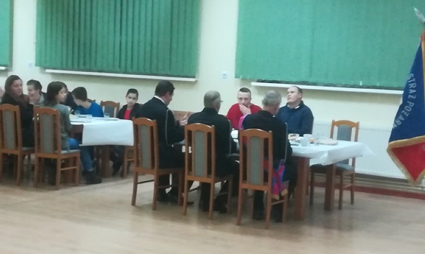 Burmistrz Tomasz Lesiński odwiedził strażaków w Kuklinowie [FOTO]